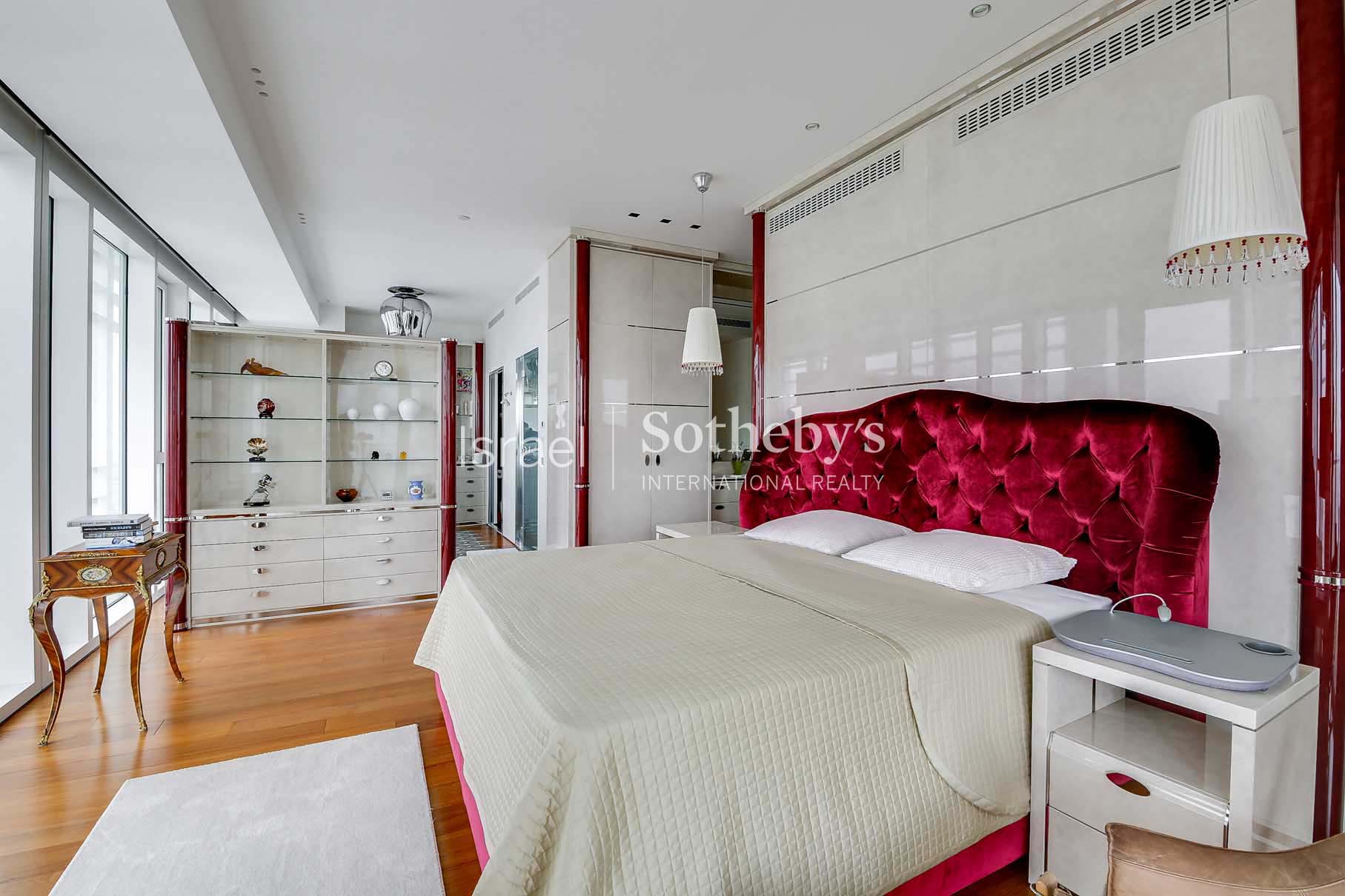 Exquisite Luxury Apartment in Meier on Rothschild סותבי'ס ישראל נדל"ן