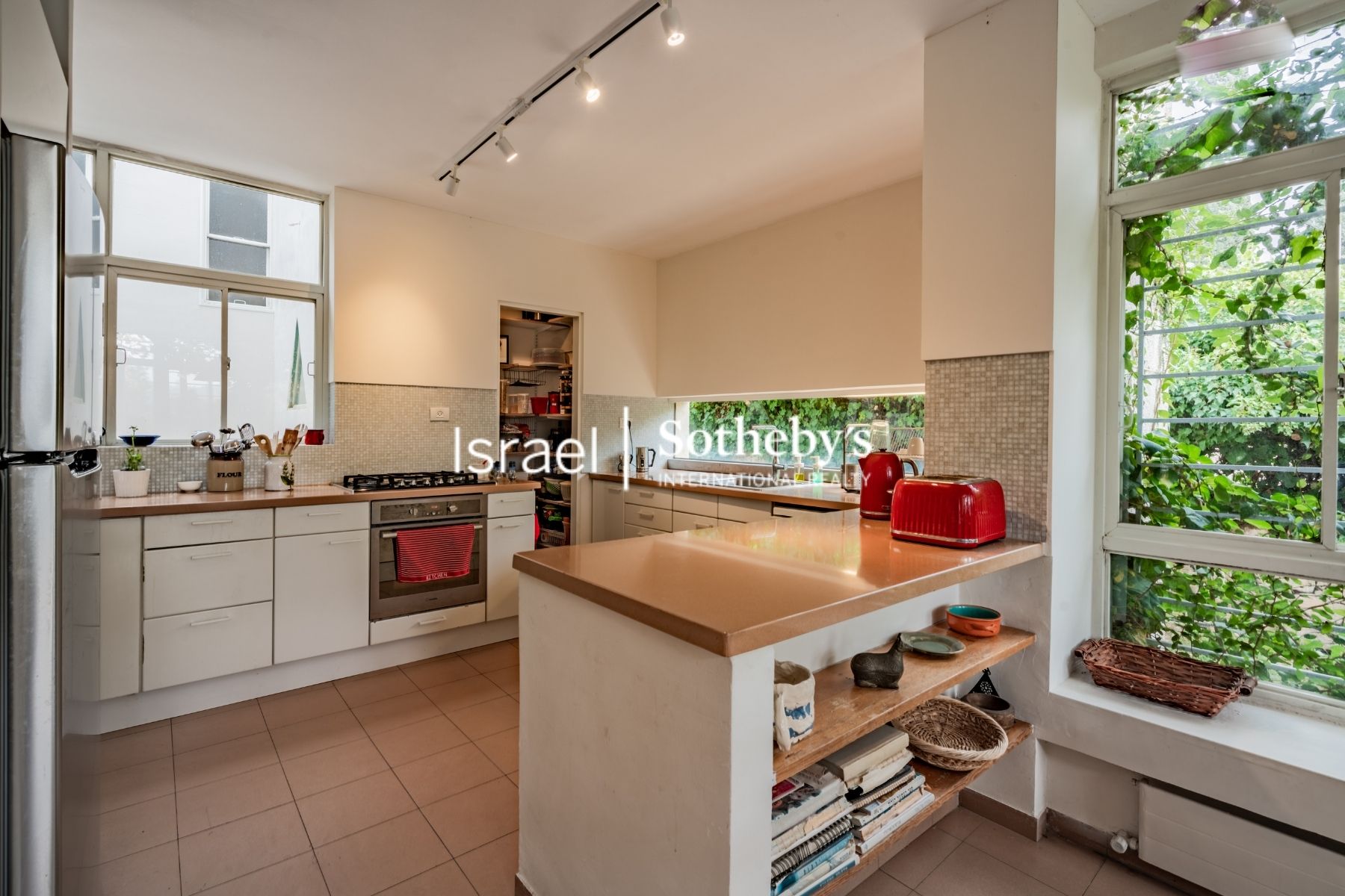 Jerusalem Mountains View Classic Villa with a Historic Heritage - סותבי ...